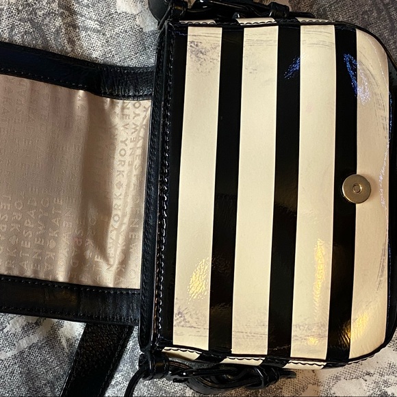 KATE SPADE - Stripe Ivory Black Small Messenger - Picture 5 of 5